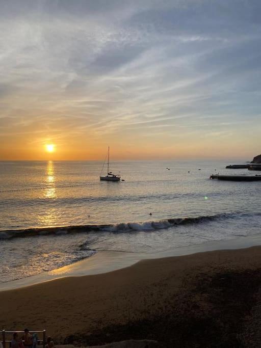 Atardecer En Playa Sardina Apartman Kültér fotó